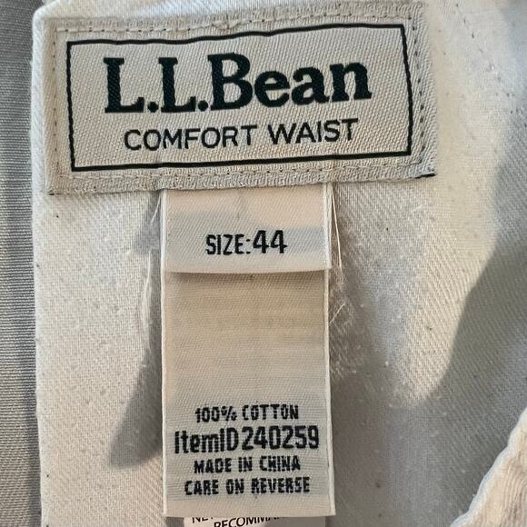 L.L. Bean comfort waist shorts men’s 44 inseam 8” beige pleated front - Picture 5 of 6